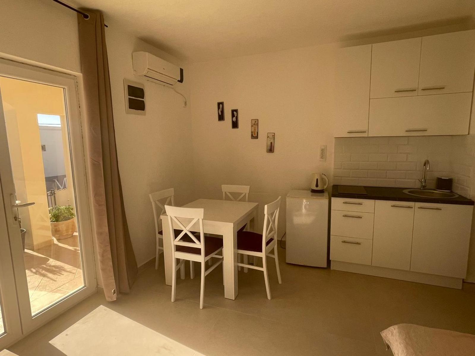 Talija Apartments Krimovica Budva Szoba fotó